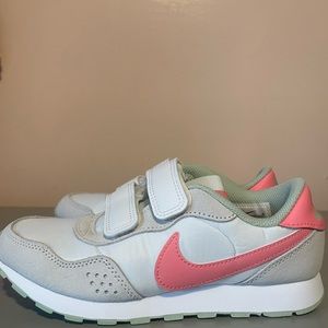 Nike MD VALIANT (PSV) size 2Y